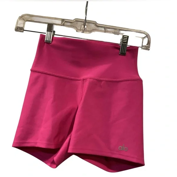 NWOT Alo Yoga shorts HOT PINK Size XS - Picture 4 of 5